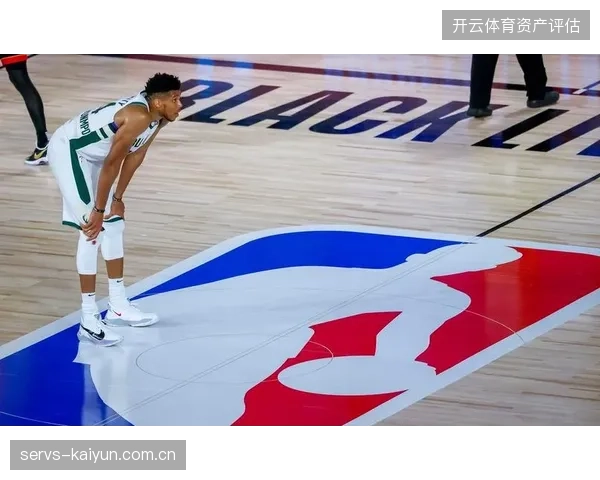 罗德里在队内训练中脚踝受冲击，所幸伤势无碍避免了西班牙队战术核心的意外减员